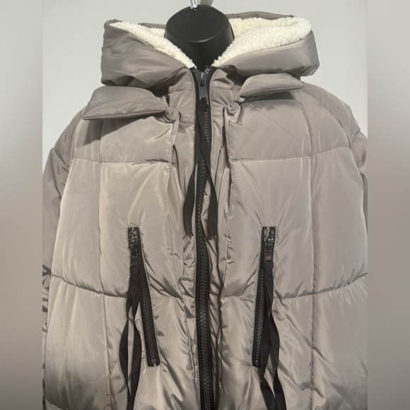 NWOT Gallery Faux Down Hood Utility Puffer Coat. Color: Lt. Sage. Size:Large - Picture 9 of 15